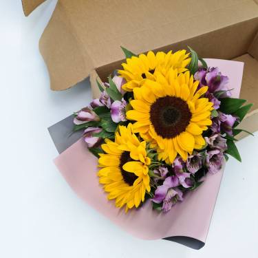 Buchet cu floarea soarelui in cutie